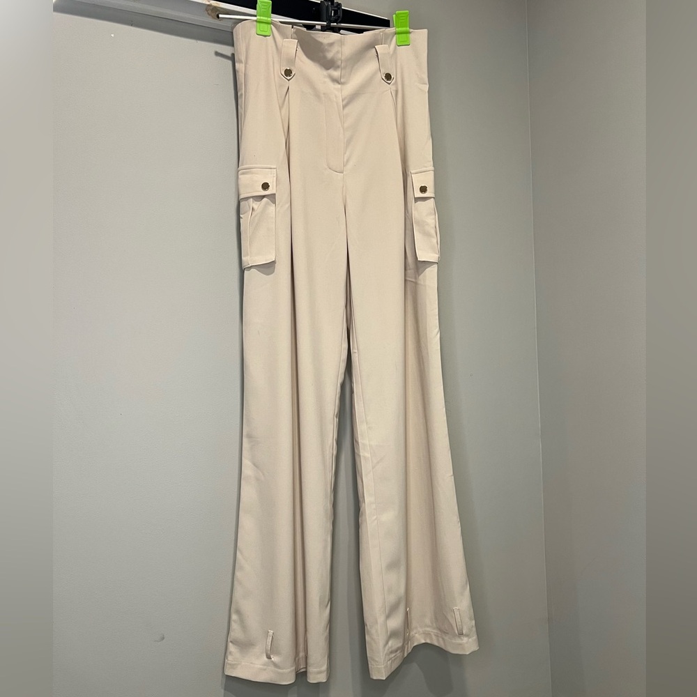 Fashion Nova Pants
Size: Medium